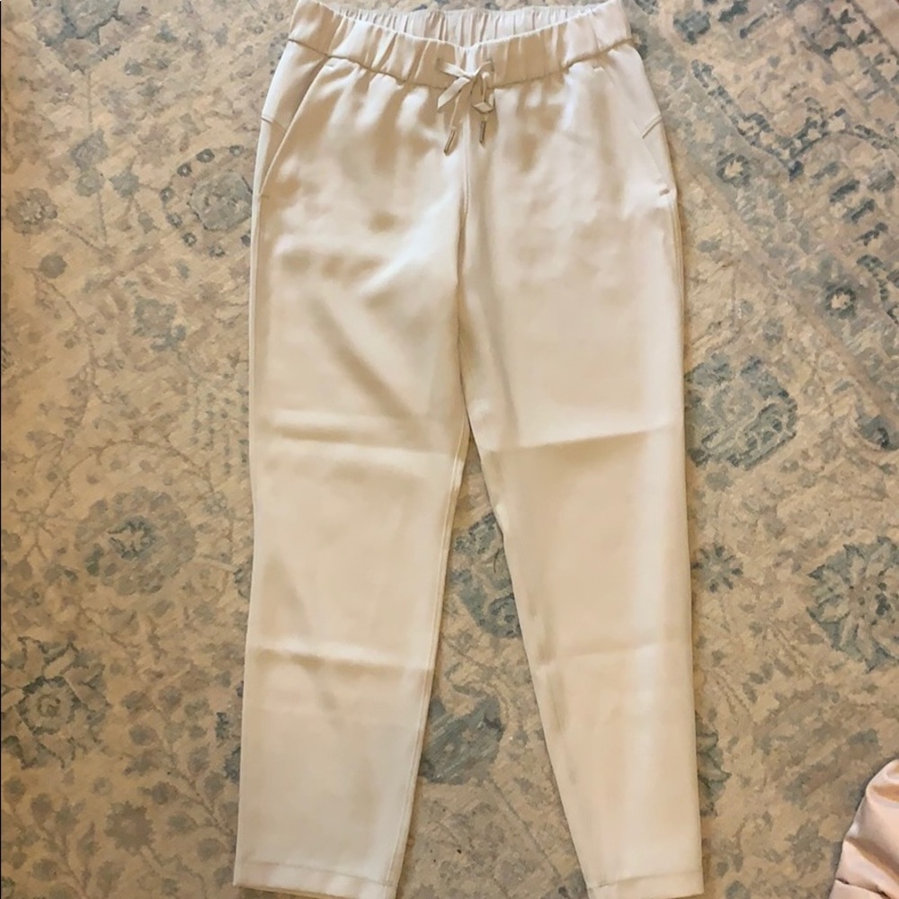 White Lulu Lemon Pants 👖